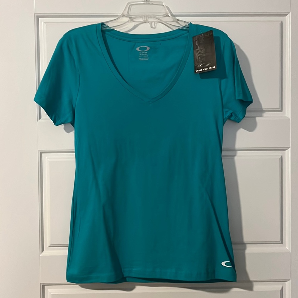 Womens Oakley t-shirt